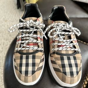 Burberry kids sneakers/ dress shoe